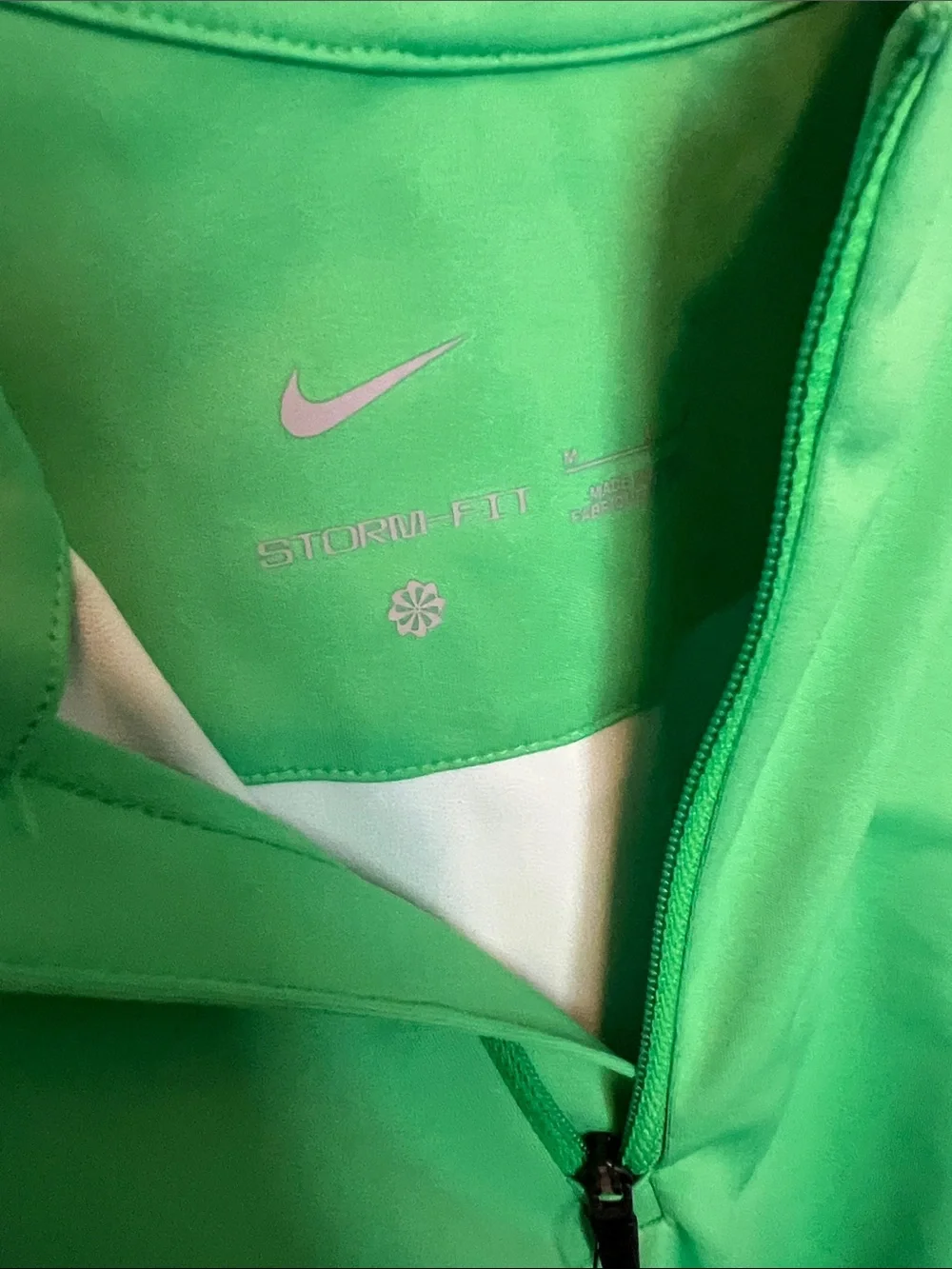 Nike Green Long Sleeve Storm Tech with White Swoosh - Picture 7 of 7